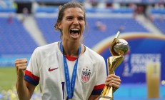 开云体育下载:USWNT伟大的托宾·希思宣布退休